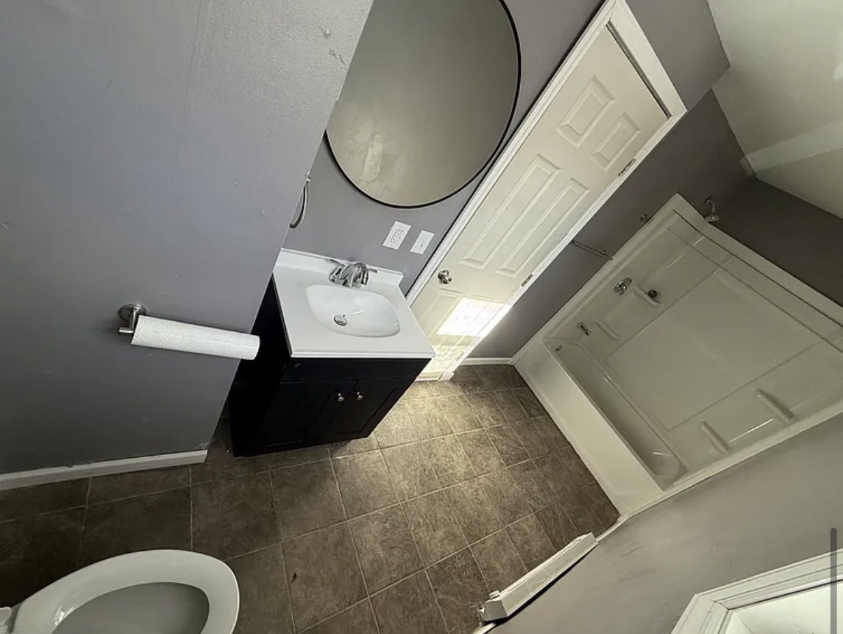 6 Mill Road — bath with tub-shower